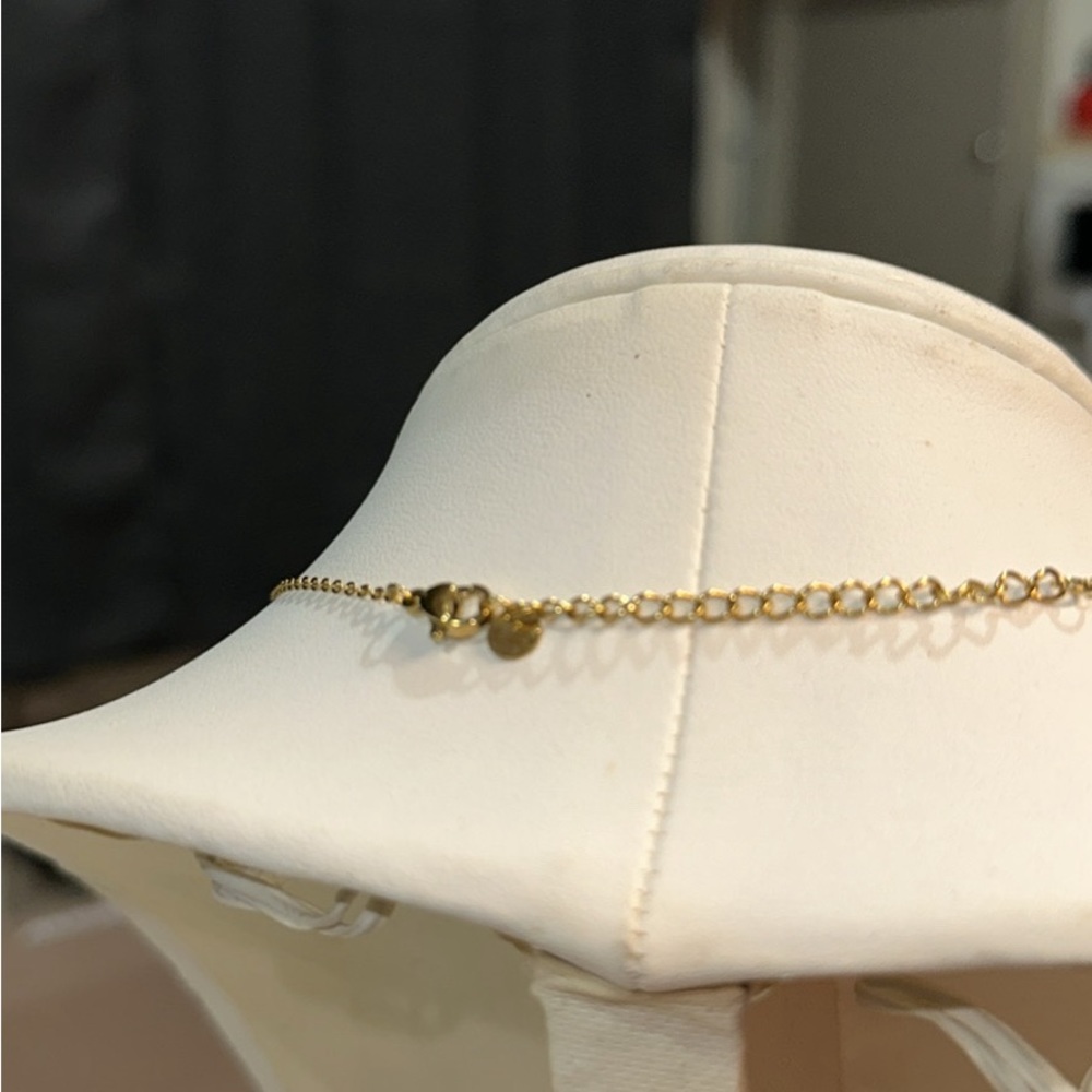 in fashion lv necklace 18” long - Picture 4 of 14